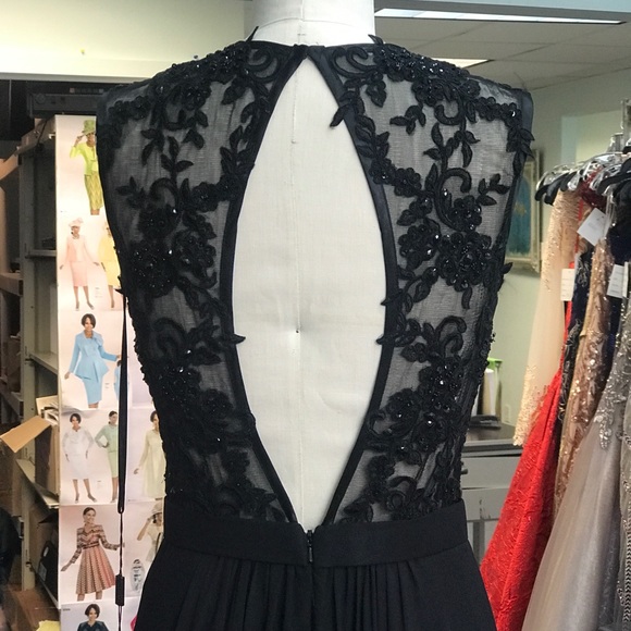 1079 gorgeous black gown with lace, studs, etc - Picture 4 of 8